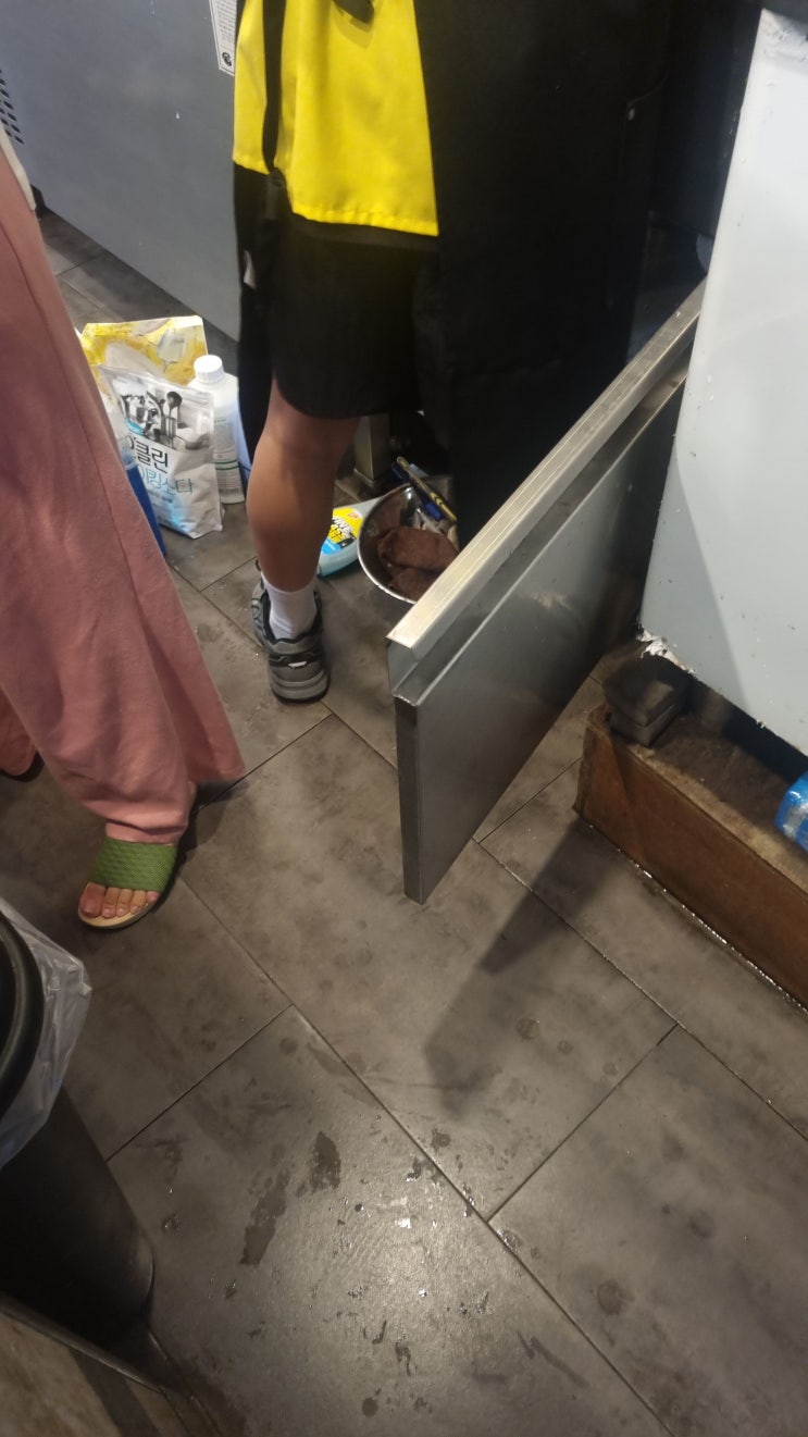  카페 싱크대 배수구 막힘 이물질 많이 쌓여 막힌 커피숍 배관 뚫기
