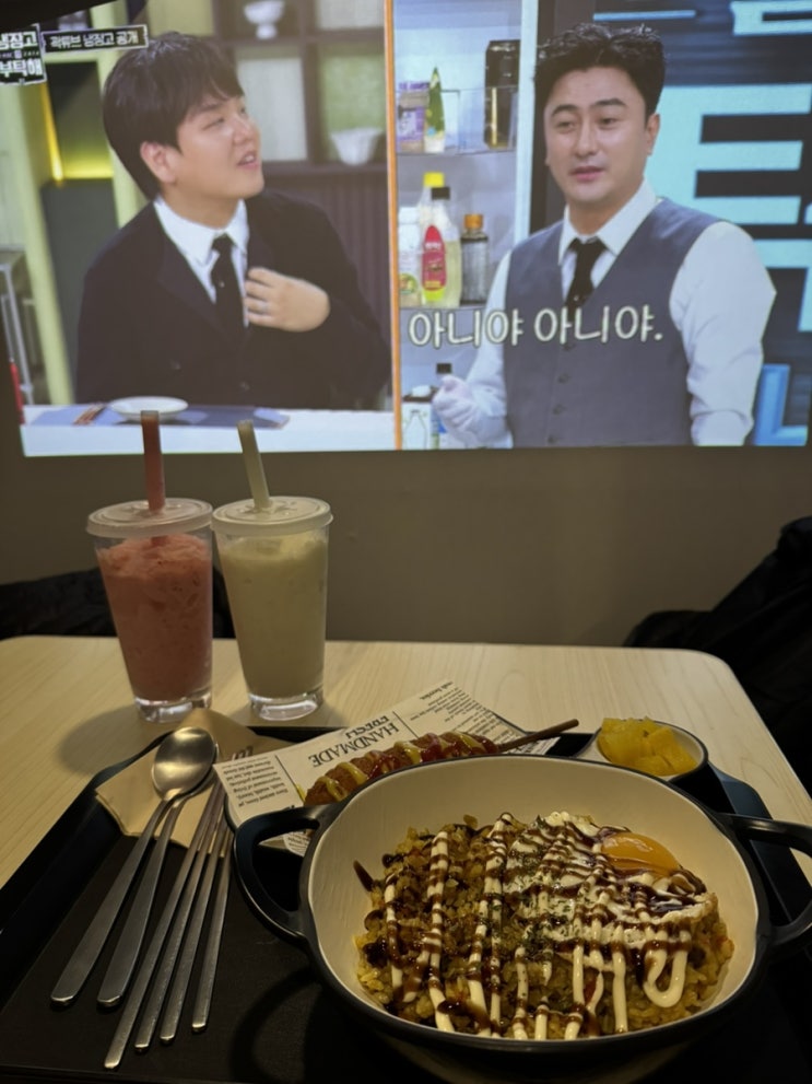  코스믹스만화카페 | 게임 ott 만화 다 있는 건대 실내데이트