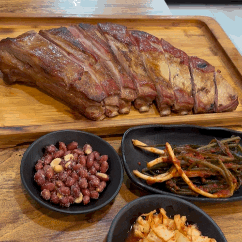  건대양꼬치거리 이색데이트 맛집 텐텐양꼬치 숯불숙성통양갈비바베큐 — 크기부터 맛까지 압도적인 한 판!
