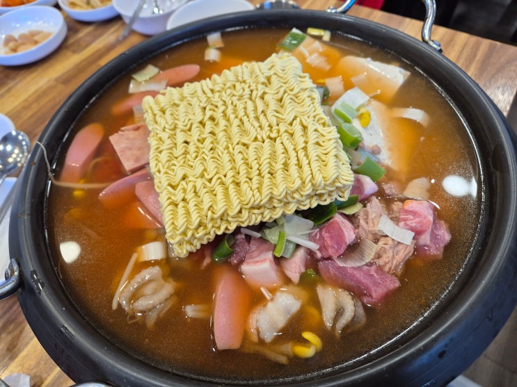  광화문 김치찌개 맛집 김삼보 충정로직영점