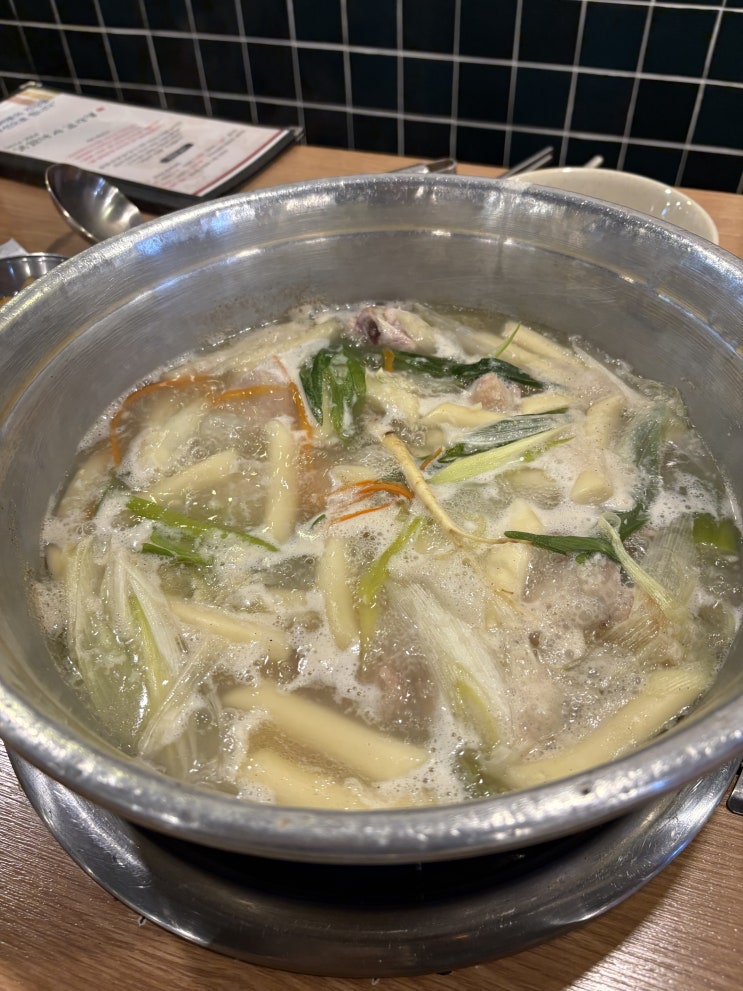  압구정 신사역 가성비 24시 맛집 닭한마리 감자탕 내돈내산