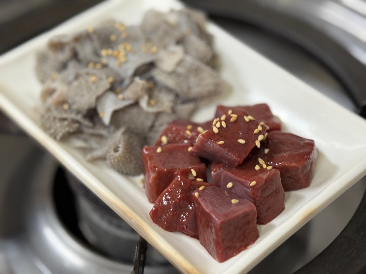  춘천 곱창맛집 황소돌곱창구이 내돈내산 후기 | 곱창모듬구이 존나 비싸지만 생간 천엽은 개맛있다 진심