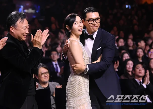  현빈 손예진 감동 소감 청룡영화상 부부 동반 주연상!