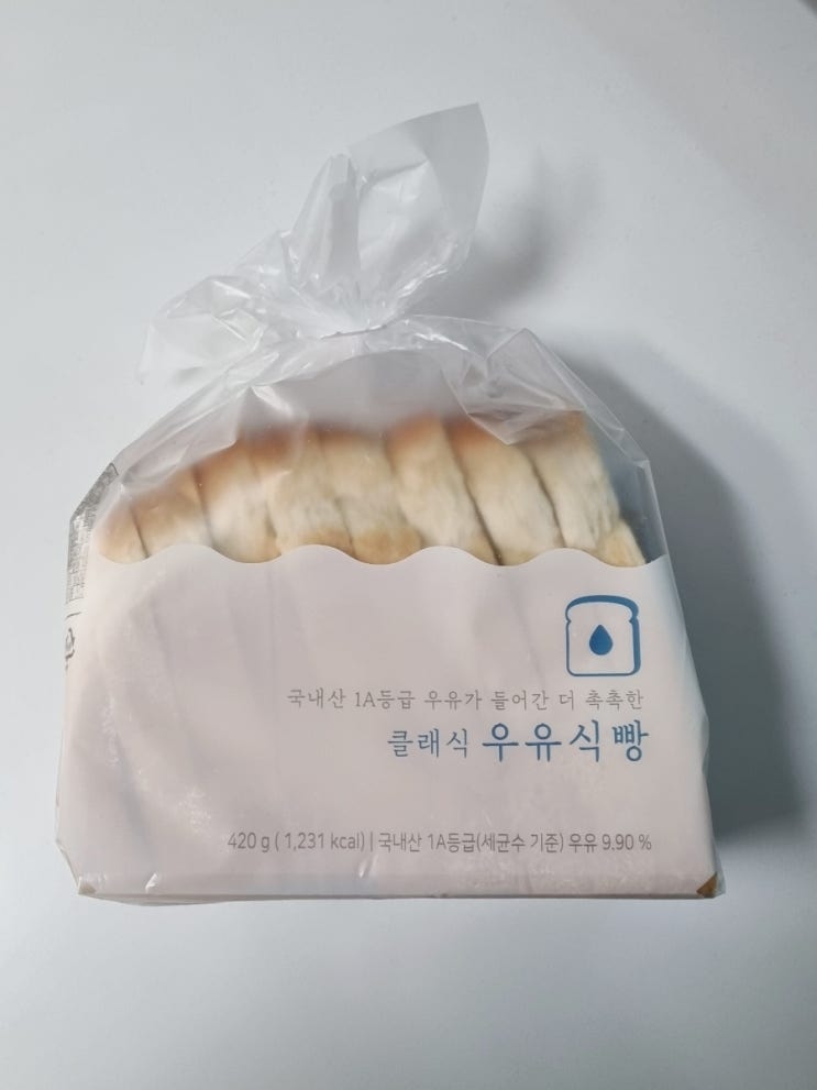  마켓컬리에서 주문한 클래식 우유식빵 가성비가 좋아요.