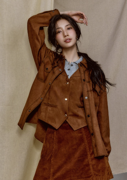 WHIB 휘브 이정 옷, 패션 정보 / 브라운 스웨이드 셔츠 & 생지 데님 와이드 팬츠 @게스 GUESS