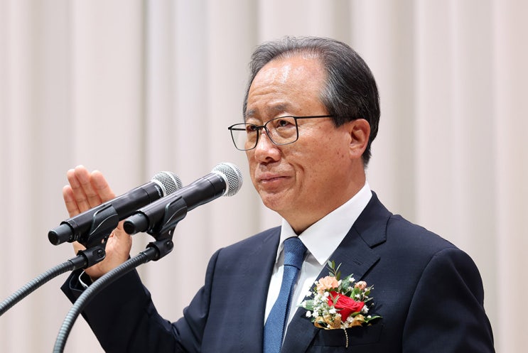 [사회] '<b>해직교사</b> 부당 채용' <b>김석준</b> 부산<b>교육감</b>, 검찰 징역 2년... 