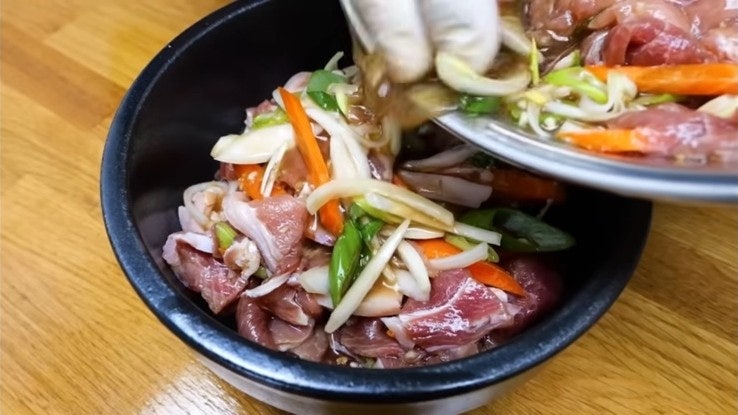 쫀득한 돼지 앞다리살 뚝배기 불고기 레시피 - 김대석 셰프