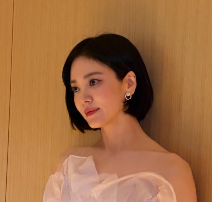   송혜교, 청룡영화상에서 또 레전드…동화 속에서 걸어 나온 듯한 '빛나는 순간'