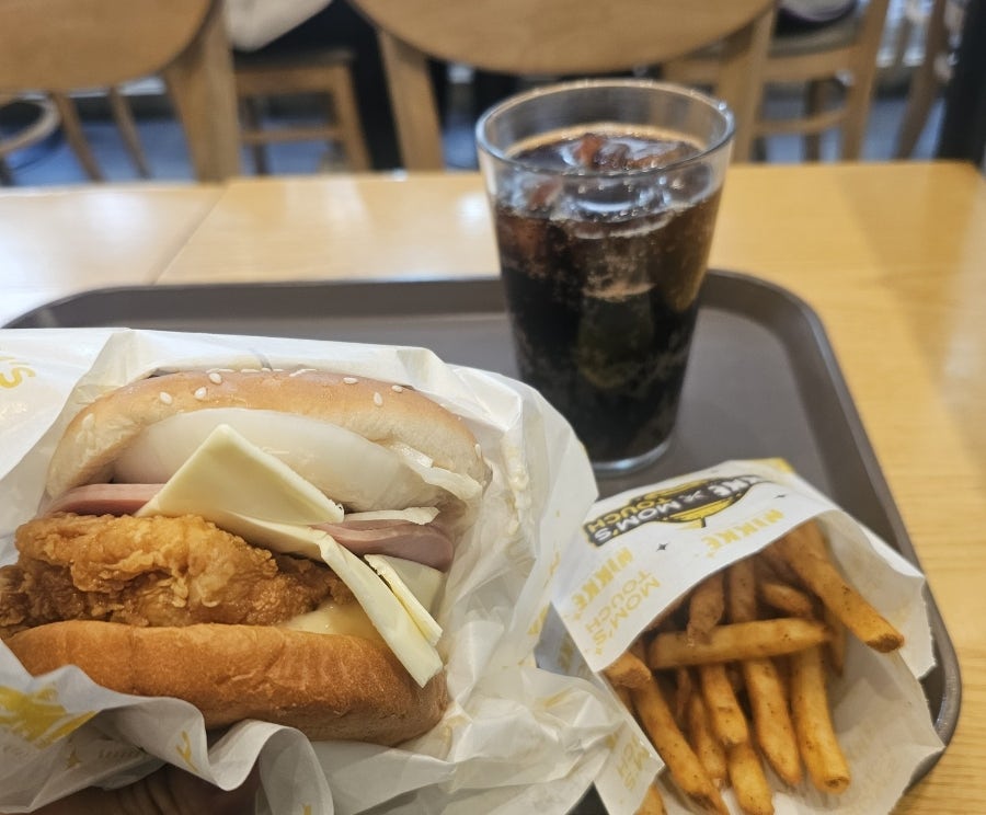 맘스터치 영통2호점 사진 4
