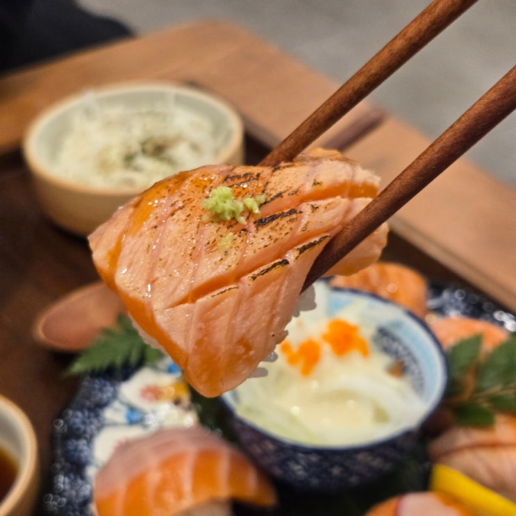  [오창 맛집] 그리즐리도 반할 맛! 연어를 매일매일 직접 손질하는 "연어곳간 오창호수공원점"