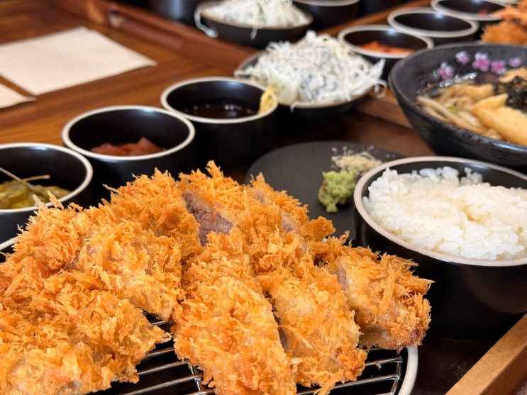  [춘천 근본 돈카츠]돈카츠의 신흥 강자! 돈카미 거두점 : 72시간 숙성 국내산 한돈의 클라쓰! (로스, 히레, 모듬 올킬 리뷰!)