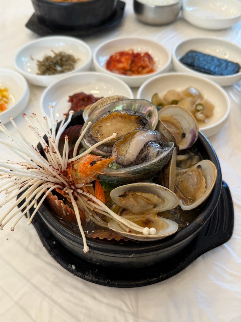 강릉 | 강문해변 현지인 맛집 ‘강릉전복해물뚝배기 강릉’