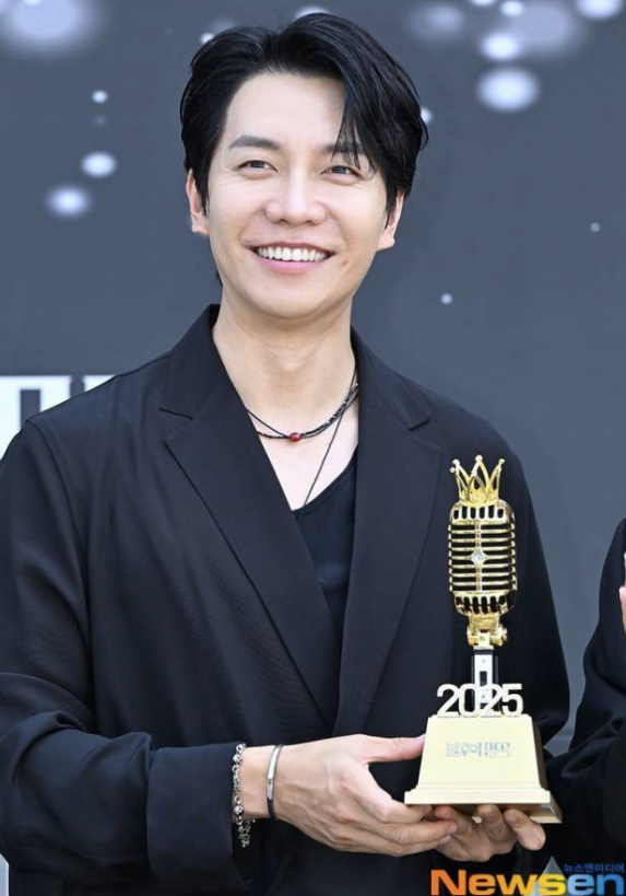   여동생이 “내가 왜 이승기를 닮아!”… 그런데 26억 타운하우스는 부모에게 쾌척?!