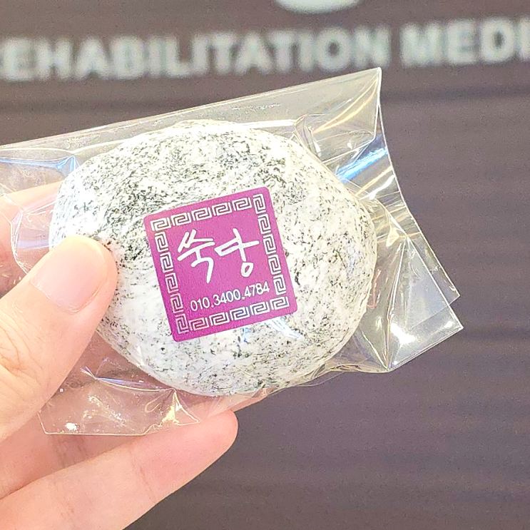  깊어가는 가을, 향긋한 쑥떡과 달큰한 감 선물 이야기