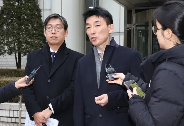 법원, 재판장 조롱한 <b>김용현 변호인</b>에 "용납 불가…조치 취할 것"