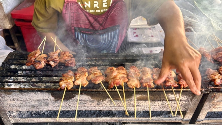  치앙마이 싼티탐 무삥 맛집 위생을 포기하고 존맛을 얻는 삶