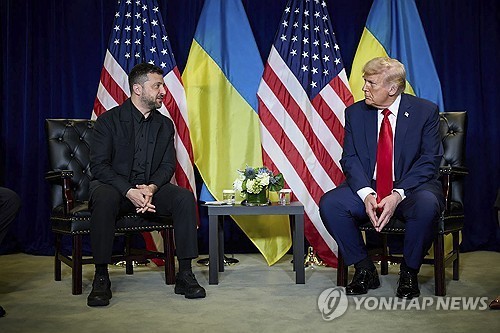 <b>우크라</b>, 美<b>평화안</b> 초안 공식 접수…"<b>트럼프</b>와 곧 논의"