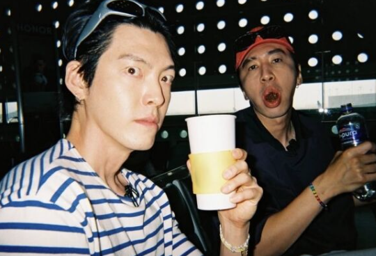   김우빈이 급히 올린 한마디, ‘이광수 표정 논란’ 진짜 이유는?