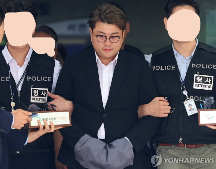 "법무부, '<b>김호중</b> <b>협박</b>' 소망<b>교도소 직원</b> 형사고발 조치…'특혜... 