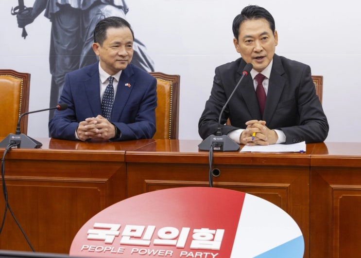 <b>장동혁</b>, 다이빙 대사 만나 “<b>한중</b>, 떨어질 수 없는 이웃국가”... 