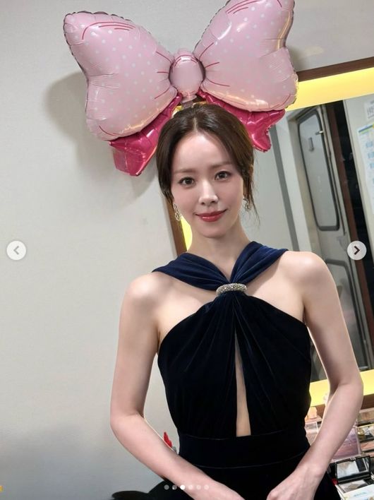   한지민, 드레스 위해 더 슬림해졌다?! 청룡영화상에서 터진 ‘여신 포스’
