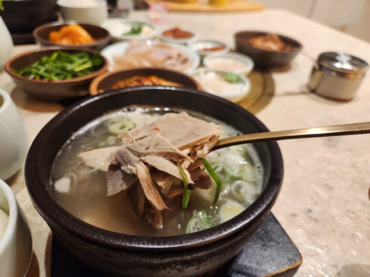  부산 해운대 중동역 깔끔한 국밥 한상 거대돼지국밥