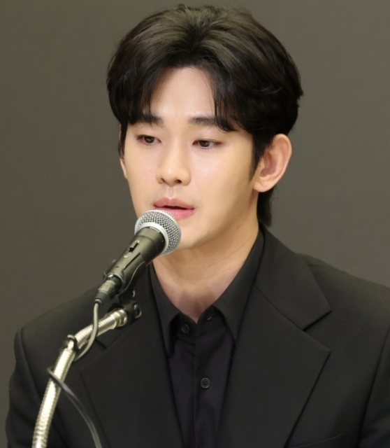   김수현, 논란 정면돌파 선언…5억 소송까지 시작된 이유는?!