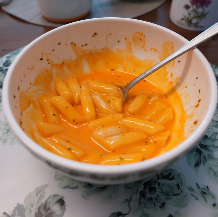  [포키포키] 궁전방 컵떡볶이 후기 | 쌍둥이 아빠의 냉철한 가성비 분석 (feat. 매콤달콤 & 로제치즈)