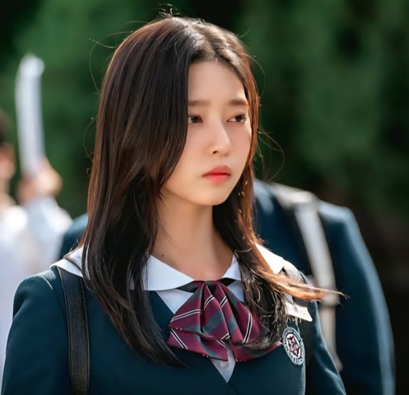 대세 배우 김민주 파헤치기: 나이, 키, 인스타 & '언더커버 하이스쿨' 이예나 캐릭터 분석
