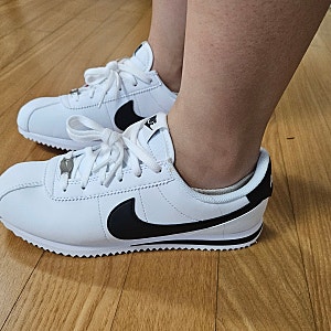 나이키 코르테즈 레더 화이트 블랙 싸게 사는 법 GS 사이즈로 더 편하게 신는 꿀팁