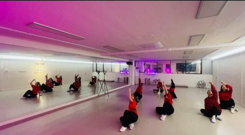 Dance Beginners and Office Workers, Want to Learn LE SSERAFIM's 'Spaghetti'?