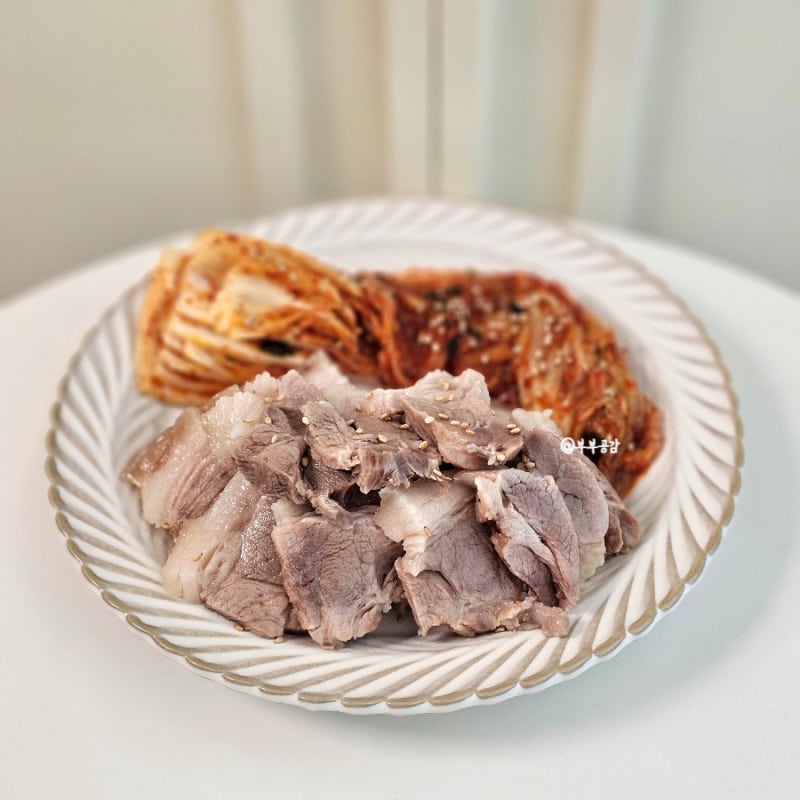 앞다리살 수육 부드럽게 삶는법 김장 김치랑 잘어울리는 초간단 보쌈 레시피