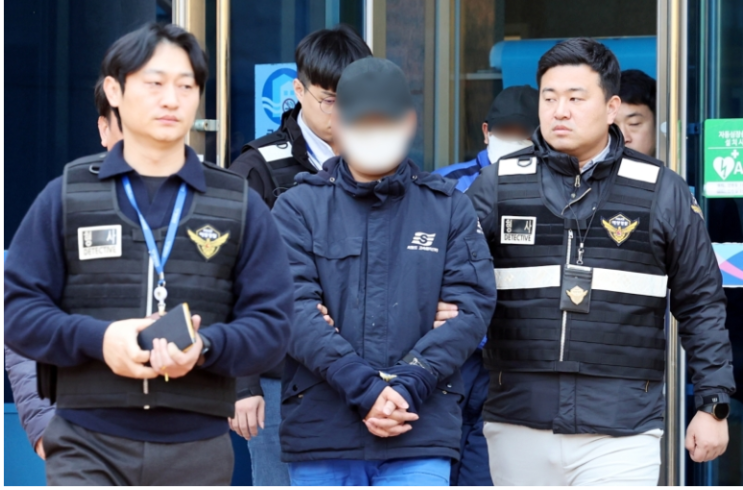 신안 <b>여객선</b> 사고 전말, <b>여객선 좌초</b> 원인 분석, 항해사 <b>구속</b>... 