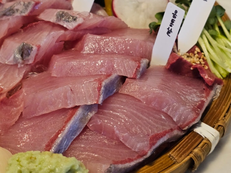  경성대 횟집 추천, 제철 맞은 기름진 대방어! '해금횟집' (부산대방어맛집)
