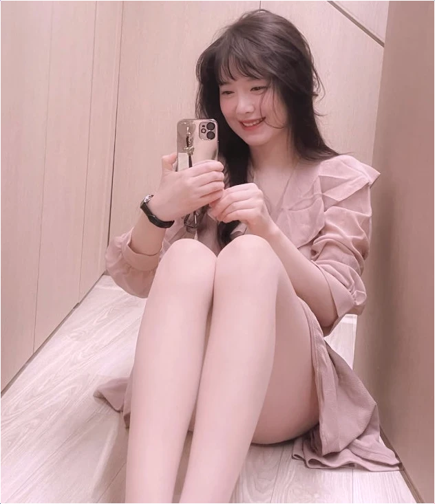  구혜선 'CEO 각선미' 인증 셀카! 카이스트 공학석사 취득 후 특허 개발까지 (라이브 쇼핑 근황)