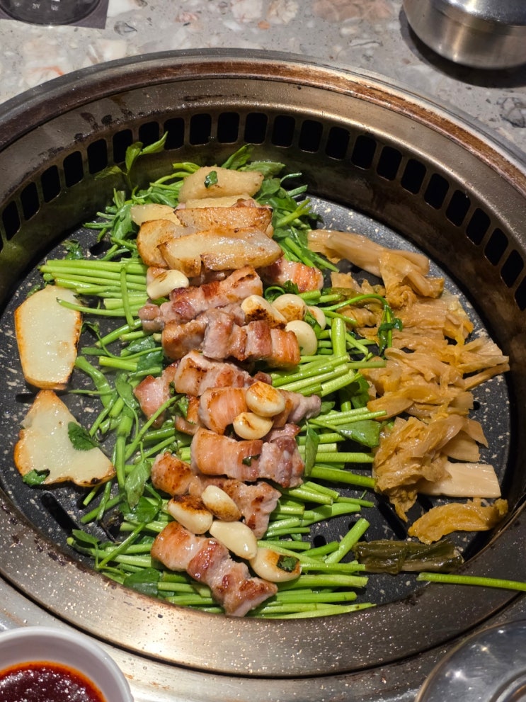  공덕역 삼겹살 회식 맛집, 냄새도 안베고 섬세하게 구워주시는 두껍삼 마포직영점