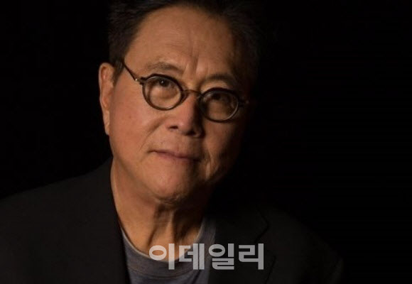 25만달러 간다더니…‘<b>부자아빠</b>’ 기요사키, <b>비트코인</b> <b>매도</b>