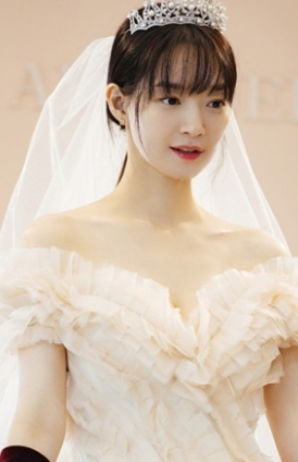   신민아 웨딩드레스 실물은 어느 정도일까? 김우빈 웃음 터진 ‘12월의 신부’ 재조명!