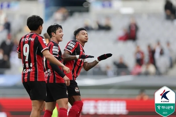 [K리그 리뷰] '한 명 퇴장' 서울 <b>김천</b>에 패배, ACL2 경쟁은... 