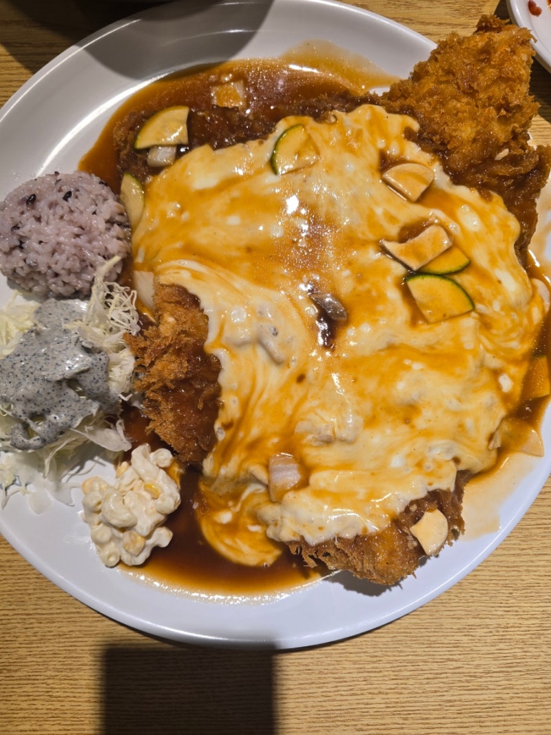분당 오리역 돈까스 비빔국수 맛집 '뚱보아저씨돈까스 오리역점'
