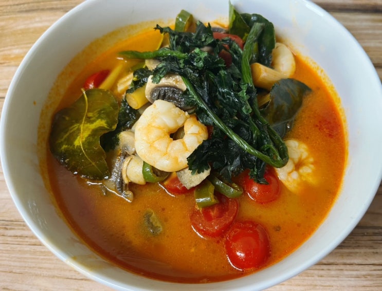  태국에서 사온 로보 똠얌페이스트소스 2 in 1(Lobo Tom Yum Paste 2 in 1)으로 똠얌꿍 만들기