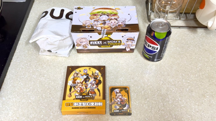  맘스터치 니케 콜라보 아크릴 디오라마 후기 (솔직히 버렸습니다... 키링 원하면 필독