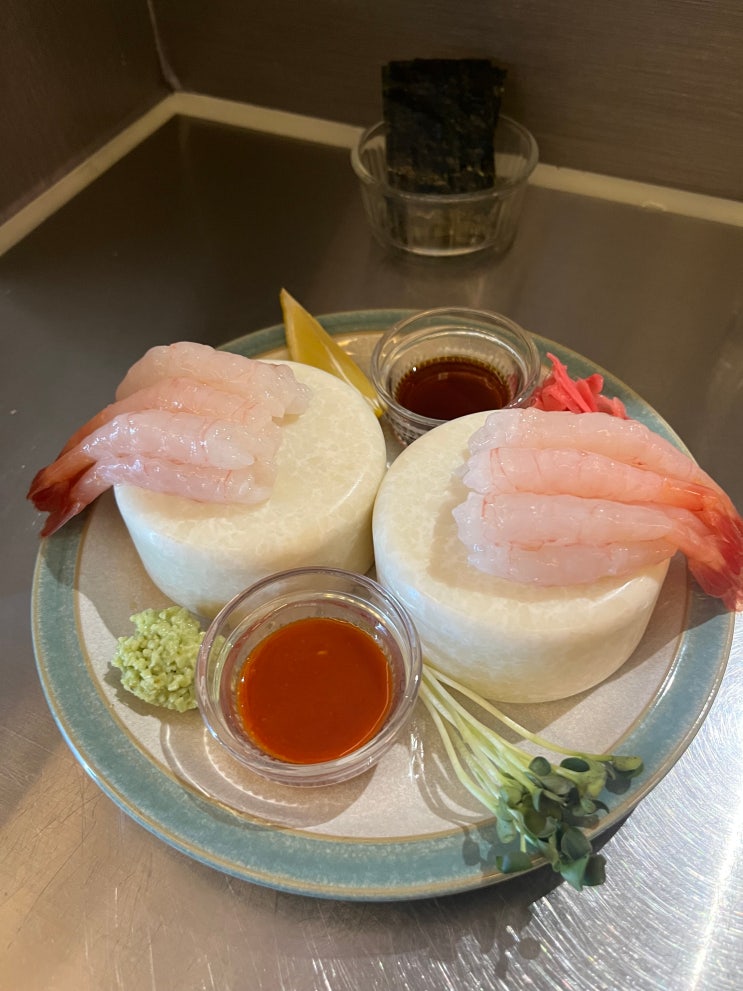  세련된 분위기에서 혼술하기 적당한 코올로, (단새우회, 네기도로, 냉모밀, 열라면 순두부)
