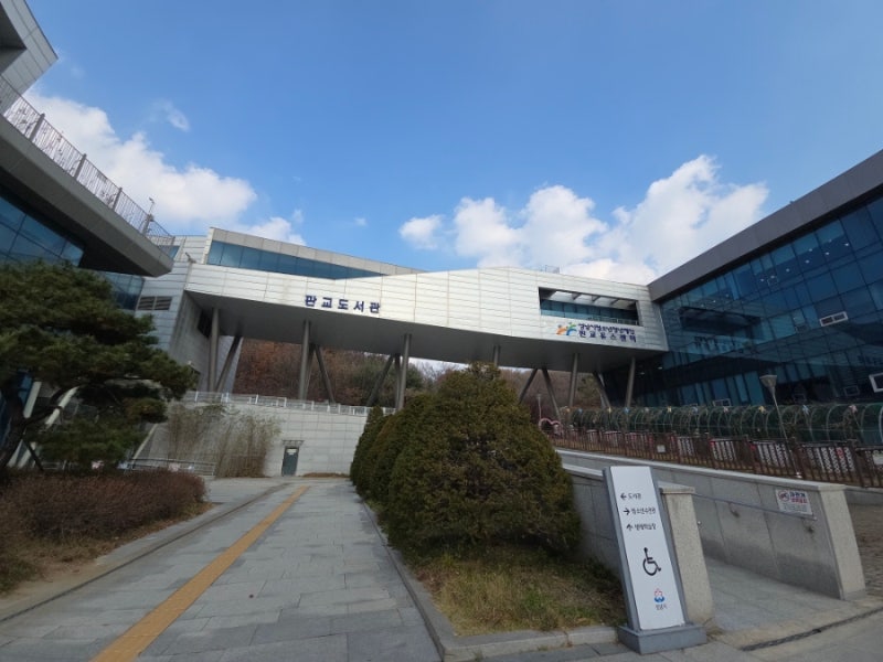 판교도서관 주차, 식당, 판교도서관 야외, 판교 공원과 연결, 판교도서관 프린터실, 반려견 ....