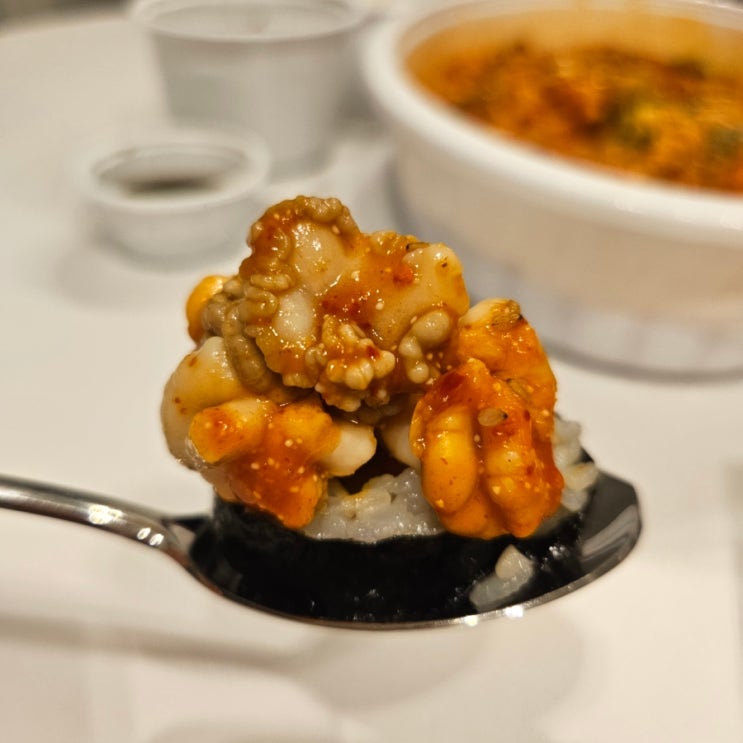  복댕이알찜 알, 고니, 김밥까지 꽉 찬 구성에 양념까지 완벽! 순한 맛으로 시켜도 이렇게 맛있다고?
