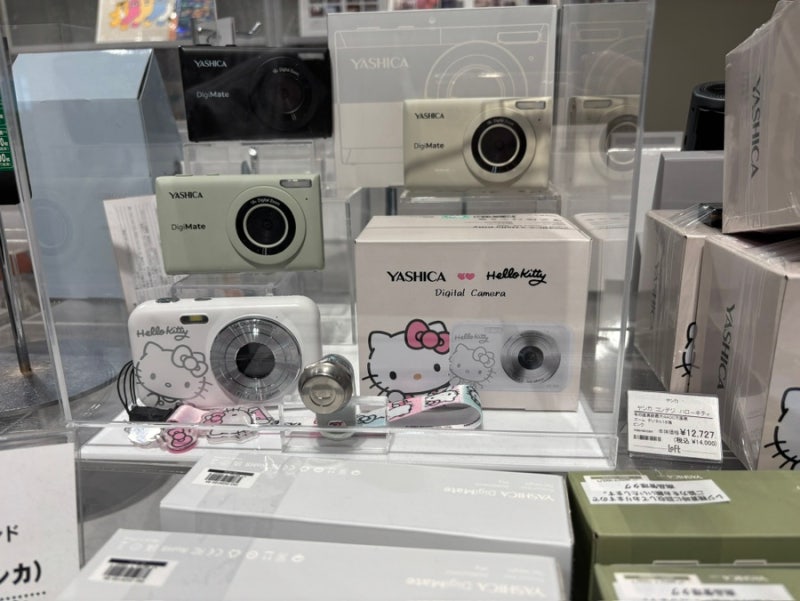 [YASHICA x Hello Kitty / 야시카 헬로키티 DZ-100] 디지털카메라 콜라보 리뷰