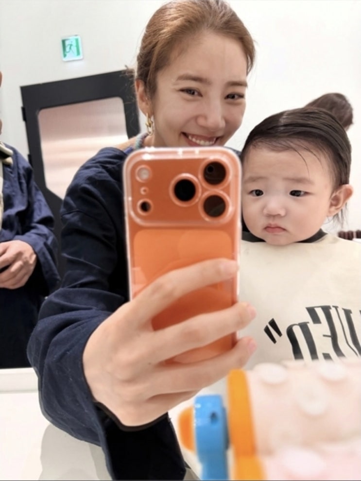   손담비 딸 해이, 첫 커트 성공! 미모 DNA 터졌다… 이규혁도 흐뭇해한 순간