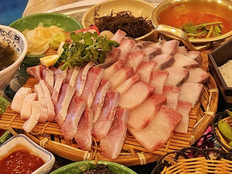 [홍대입구역 맛집] 연남어부 (고래선박), 도심속 작은 수산시장! 활기가 넘치는 서울 대방어 맛집 (홍대 횟집, 연남동 대방어, 홍대입구 술집, 연남동 루프탑 맛집)