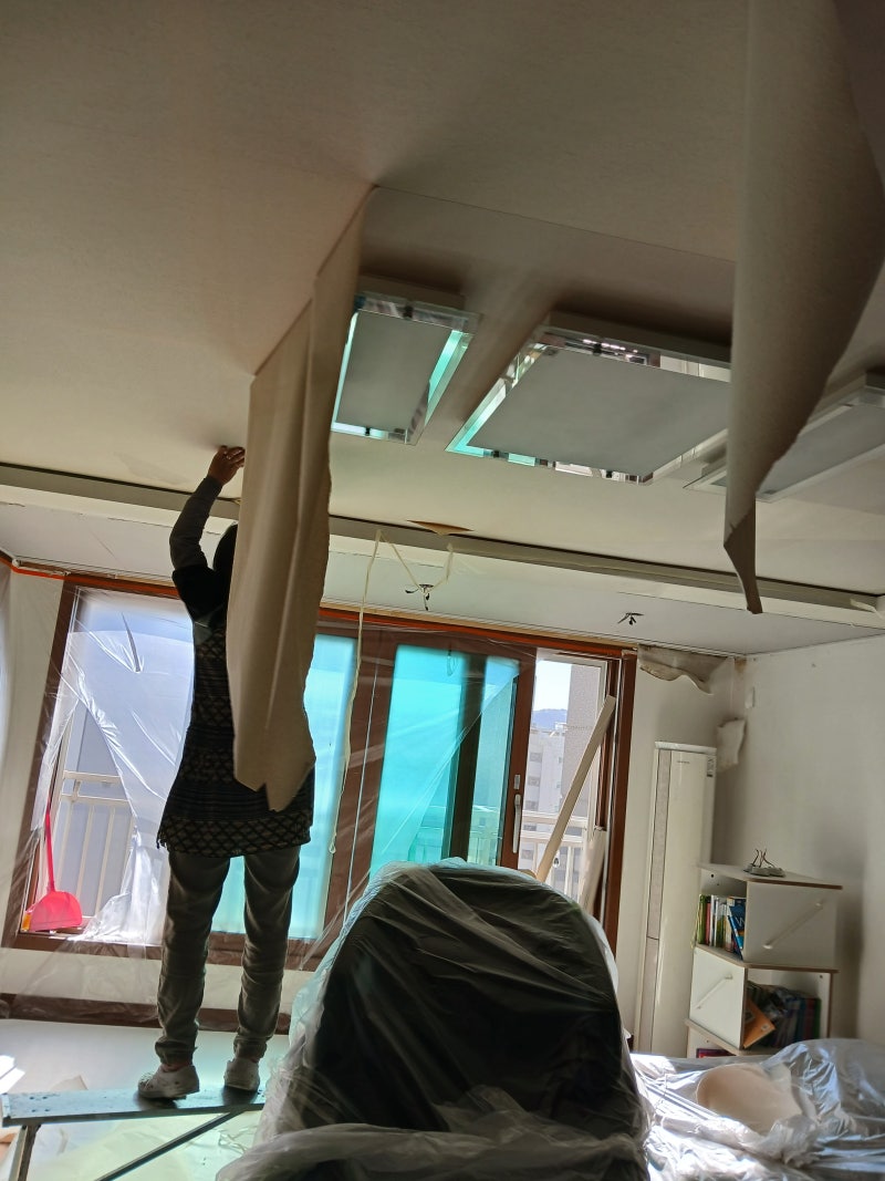 🏡 [경기도 고양시 일산동구 마두동 ○○아파트]천장 누수 피해 후, 거실 도배 복원 공사 이야기