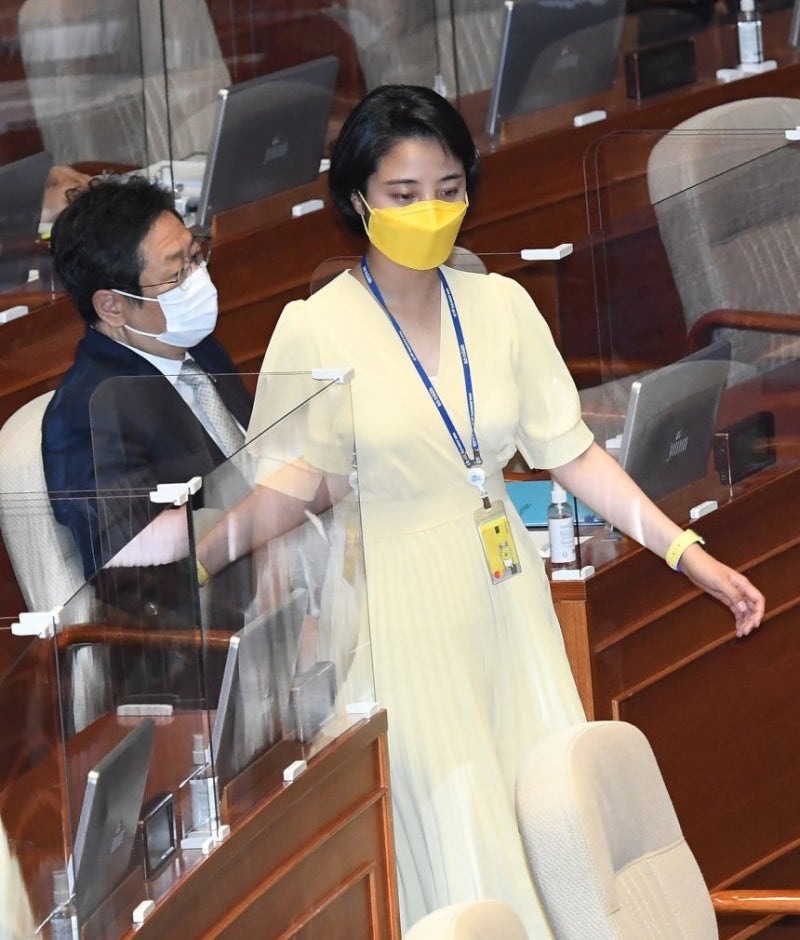 멘사 회원 류호정 전 의원, 부친상… 고인을 보내드리며 다시 돌아보는 그의 길